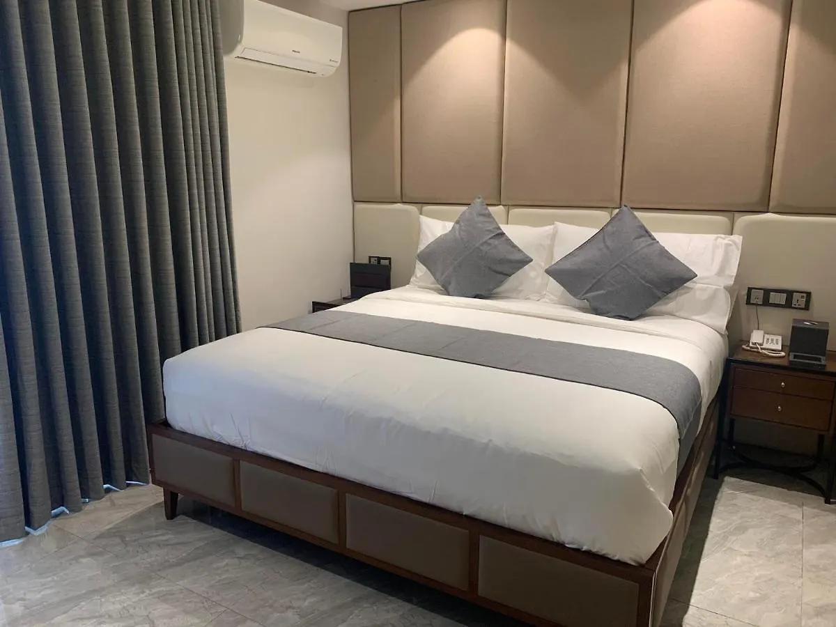 One Euphoria Luxe Hotel Angeles