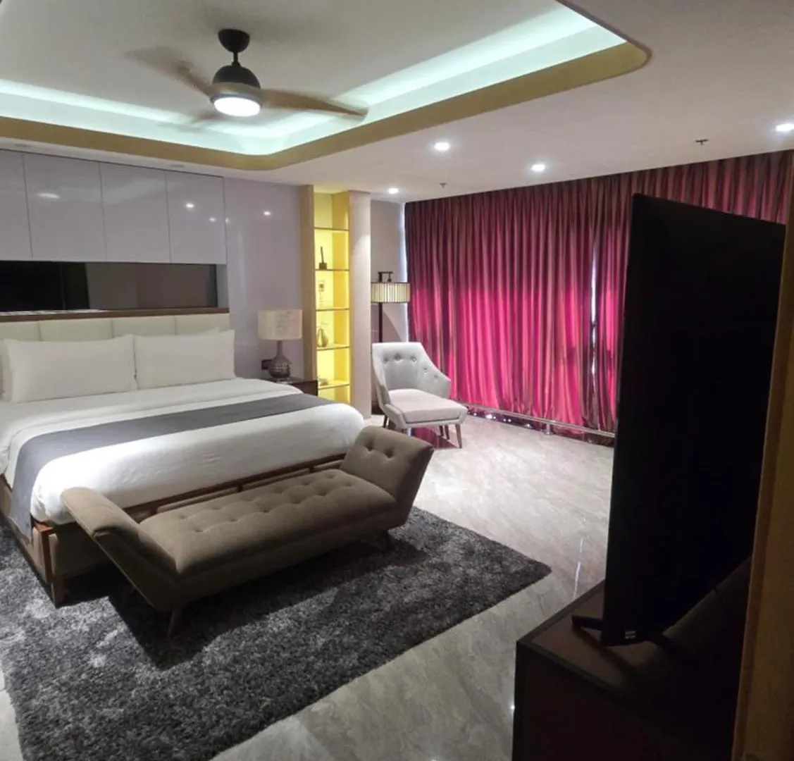One Euphoria Luxe Hotel Angeles