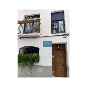 Apartment Spaces Deluxe Apartment- 3 Bedroom, 2 Bathroom, Next To Beach, Sleeps 6