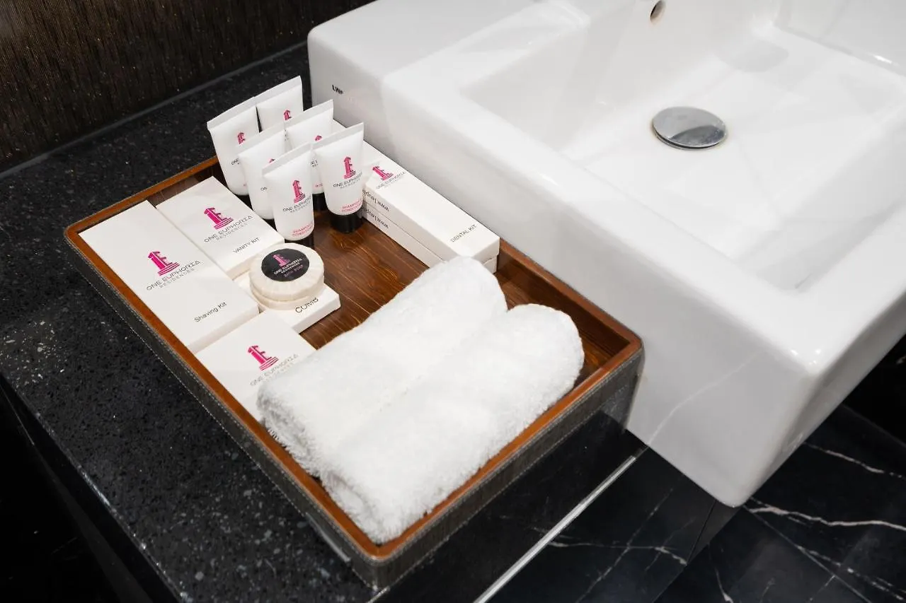 One Euphoria Luxe Hotel Angeles