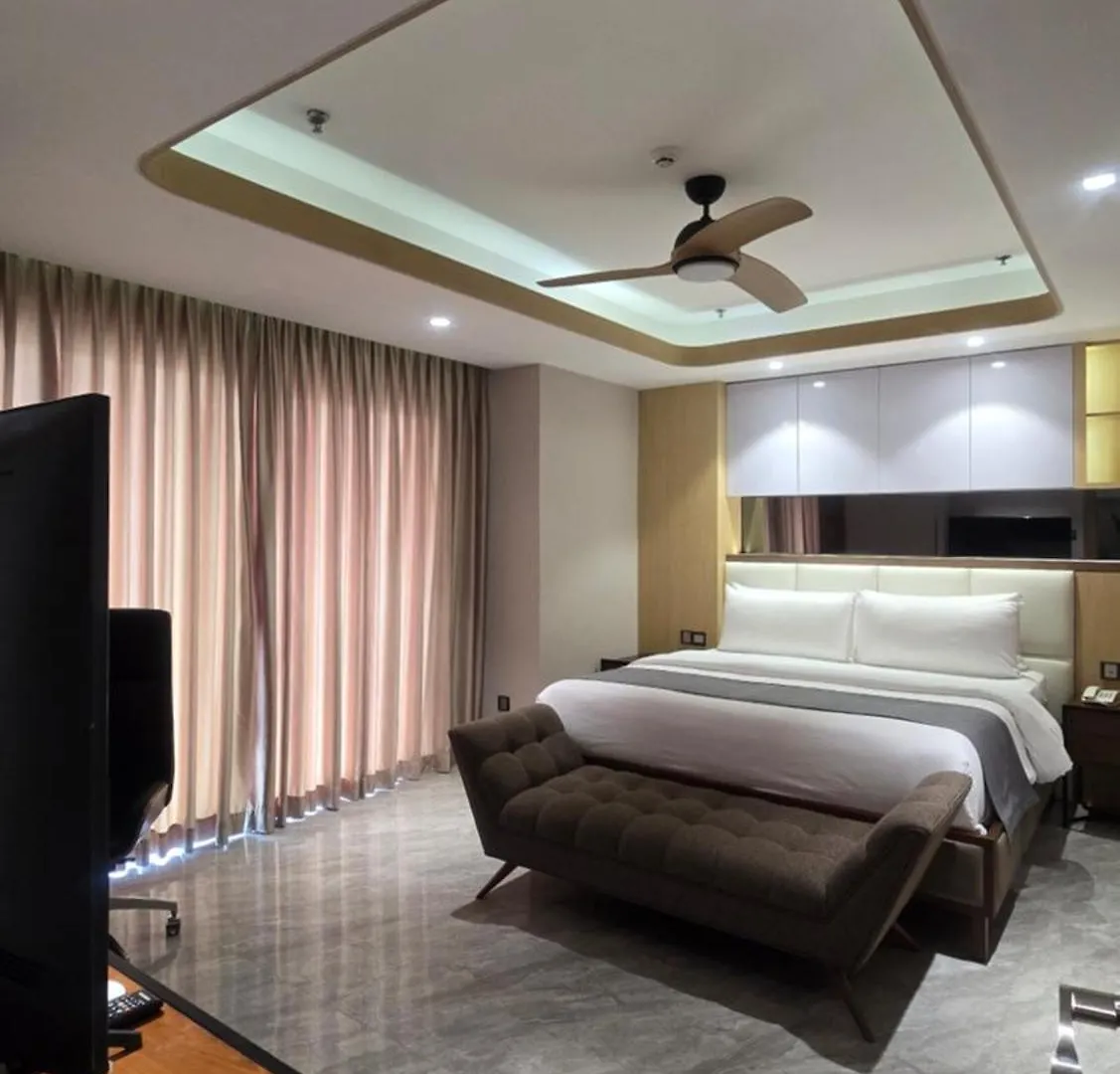 One Euphoria Luxe Hotel Angeles